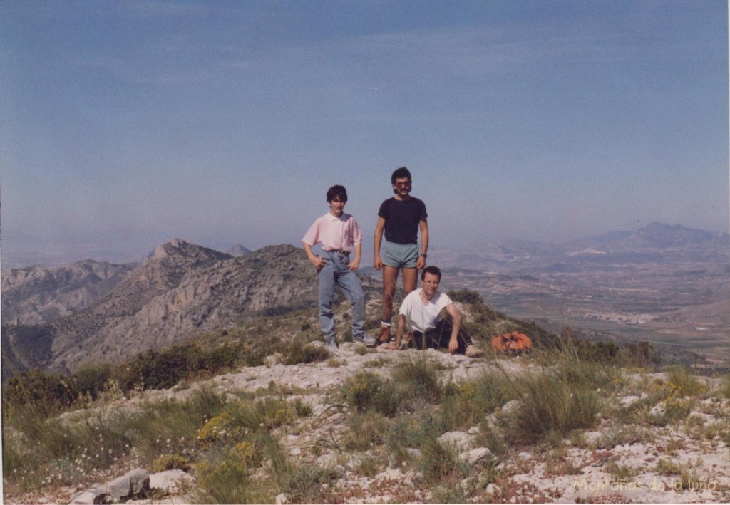 Joaquín, Paco Quiles y José María en la cima del Crevillente, 835 mts.